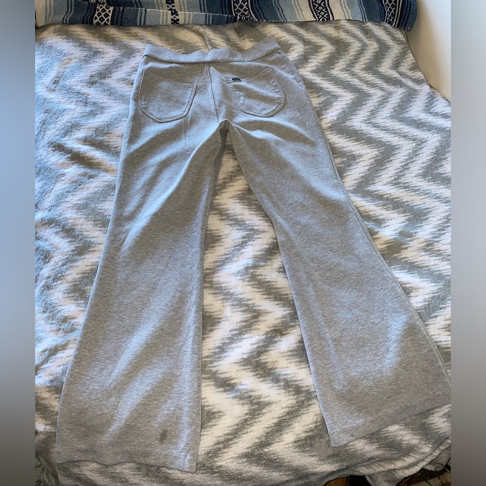 Grey Lee Yoga Pants Size Medium w/pockets